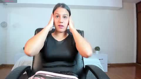 arianarouse  online show from June 16, 2026, 7:49 pm