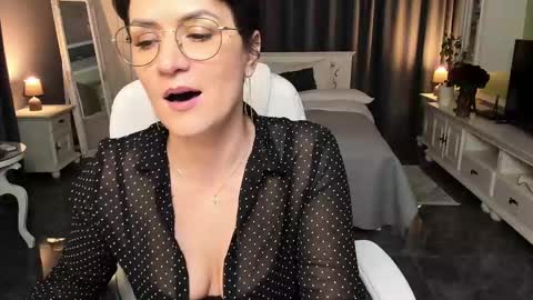 Ana online show from February 17, 2025, 3:31 pm