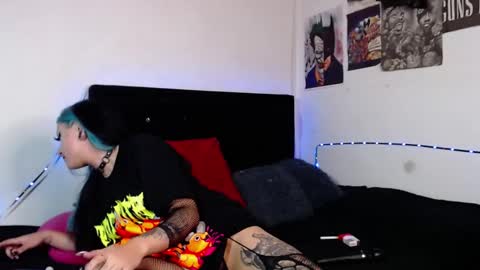 Snapshot of arianauwu666 chatting on January 5, 2025, 1:03 am help me 100 hands up my OF is Free online show from January 5, 2025, 1:03 am