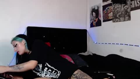 Snapshot of arianauwu666 chatting on January 9, 2025, 3:58 am help me 100 hands up my OF is Free online show from January 9, 2025, 3:58 am