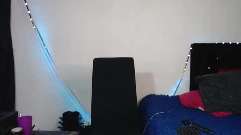 Snapshot of arianauwu666 chatting on February 28, 2025, 2:09 am help me 100 hands up my OF is Free online show from February 28, 2025, 2:09 am