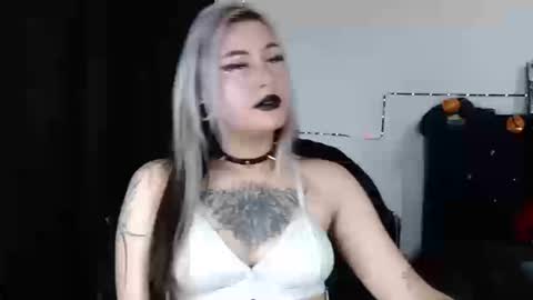 Snapshot of arianauwu666 chatting on September 10, 2025, 9:59 pm help me 100 hands up my OF is Free online show from September 10, 2025, 9:59 pm