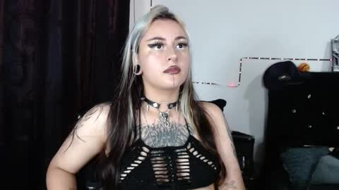 Snapshot of arianauwu666 chatting on September 25, 2025, 8:12 pm help me 100 hands up my OF is Free online show from September 25, 2025, 8:12 pm