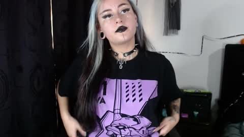 Snapshot of arianauwu666 chatting on October 23, 2025, 7:34 pm help me 100 hands up my OF is Free online show from October 23, 2025, 7:34 pm