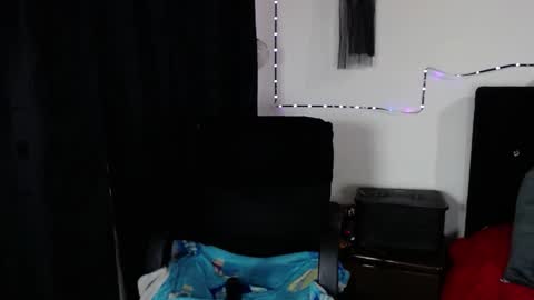 Snapshot of arianauwu666 chatting on November 15, 2025, 10:37 pm help me 100 hands up my OF is Free online show from November 15, 2025, 10:37 pm