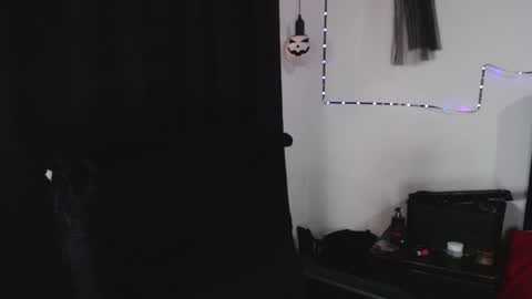 Snapshot of arianauwu666 chatting on November 19, 2025, 9:48 pm help me 100 hands up my OF is Free online show from November 19, 2025, 9:48 pm