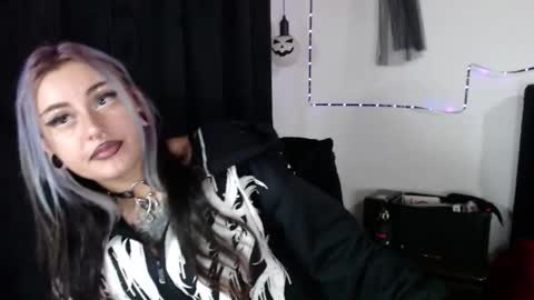 Snapshot of arianauwu666 chatting on November 22, 2025, 11:26 pm help me 100 hands up my OF is Free online show from November 22, 2025, 11:26 pm