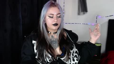 Snapshot of arianauwu666 chatting on November 25, 2025, 9:48 pm help me 100 hands up my OF is Free online show from November 25, 2025, 9:48 pm