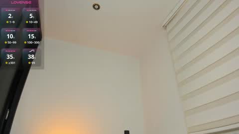 arianna_0 online show from April 28, 2026, 11:59 am