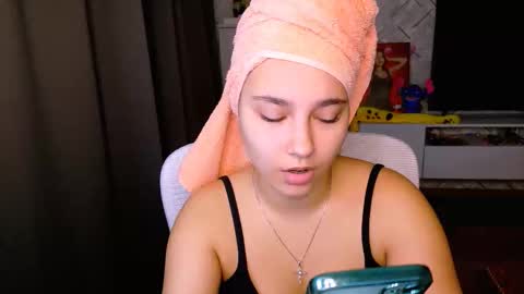 Snapshot of arianna_grend chatting on October 17, 2025, 11:13 am Arianna online show from October 17, 2025, 11:13 am