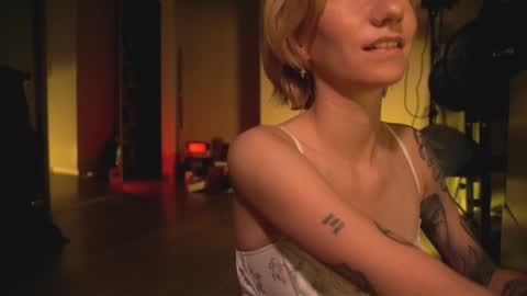 Snapshot of arianna_richi chatting on February 7, 2025, 6:14 am Olivka online show from February 7, 2025, 6:14 am