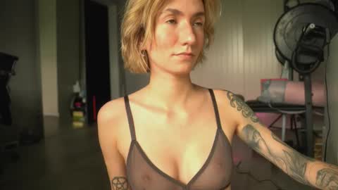 Snapshot of arianna_richi chatting on March 11, 2025, 9:02 am Olivka online show from March 11, 2025, 9:02 am