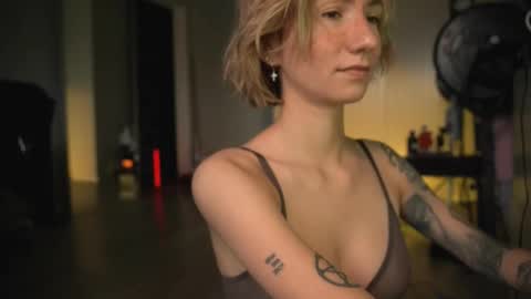 Snapshot of arianna_richi chatting on March 12, 2025, 5:35 am Olivka online show from March 12, 2025, 5:35 am