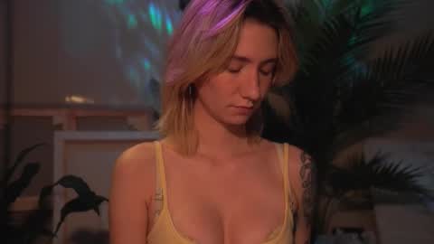 Snapshot of arianna_richi chatting on October 17, 2025, 5:54 am Olivka online show from October 17, 2025, 5:54 am