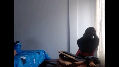 ariannaloovel online show from February 6, 2025, 6:02 pm