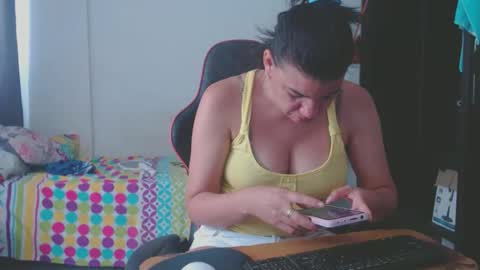 ariannaloovel online show from April 6, 2026, 5:03 pm