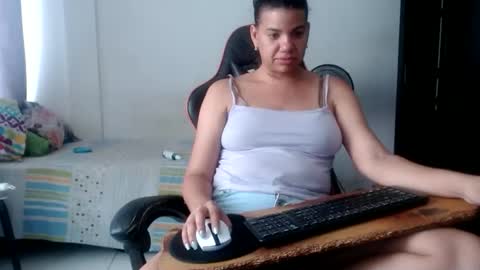 ariannaloovel online show from April 30, 2026, 6:03 pm