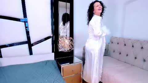 ariannarussell1 online show from July 7, 2026, 1:59 pm