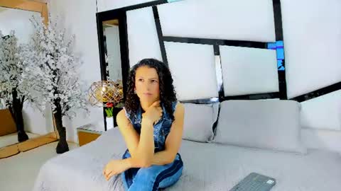 ariannarussell1 online show from July 23, 2026, 3:54 pm