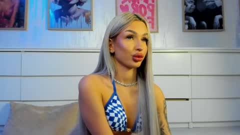 Snapshot of ariannaxo_ chatting on May 10, 2026, 7:02 am Arianna online show from May 10, 2026, 7:02 am