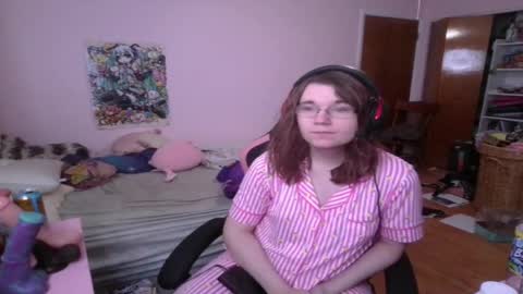 Snapshot of ariathebrat chatting on May 13, 2026, 9:22 pm Ariathebrat online show from May 13, 2026, 9:22 pm