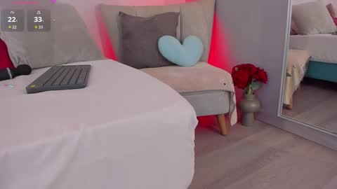 Snapshot of ariavelvet_ chatting on May 16, 2026, 3:36 am Aria online show from May 16, 2026, 3:36 am