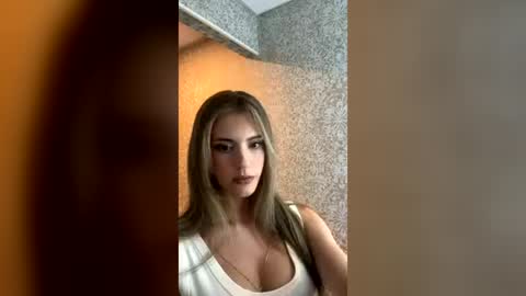Snapshot of ariavey chatting on July 22, 2026, 12:24 am Aria online show from July 22, 2026, 12:24 am
