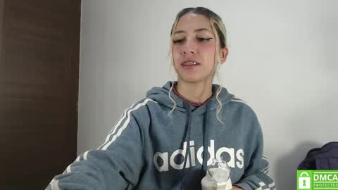 Snapshot of aribunnie chatting on June 2, 2026, 8:05 am Ari Bunnie online show from June 2, 2026, 8:05 am