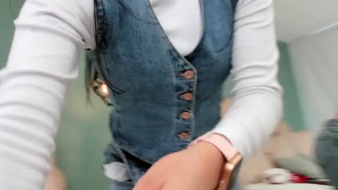 Snapshot of ariel_jonnes chatting on December 24, 2024, 1:17 pm Ariel online show from December 24, 2024, 1:17 pm