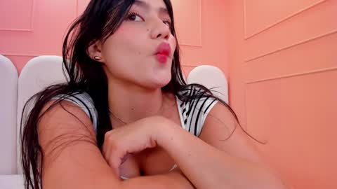 Snapshot of ariel_jonnes chatting on January 28, 2025, 5:56 pm Ariel online show from January 28, 2025, 5:56 pm