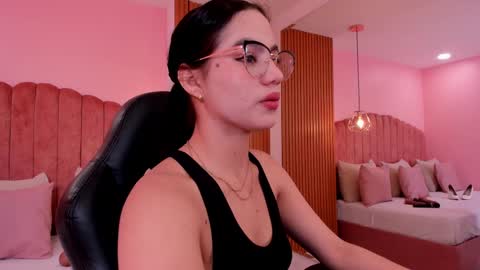 Snapshot of ariel_jonnes chatting on September 10, 2025, 5:13 pm Ariel online show from September 10, 2025, 5:13 pm