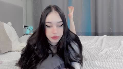 Snapshot of ariel_rouse chatting on December 17, 2024, 9:16 pm Ariel online show from December 17, 2024, 9:16 pm