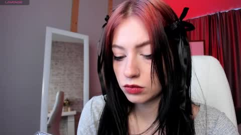 Snapshot of arielabradberry chatting on December 12, 2024, 11:40 am Ariel online show from December 12, 2024, 11:40 am