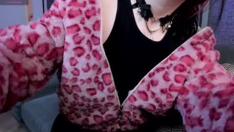 Snapshot of arielabradberry chatting on February 13, 2025, 3:24 pm Ariel online show from February 13, 2025, 3:24 pm