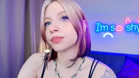 Snapshot of arielabradberry chatting on November 25, 2025, 1:55 pm Ariel online show from November 25, 2025, 1:55 pm