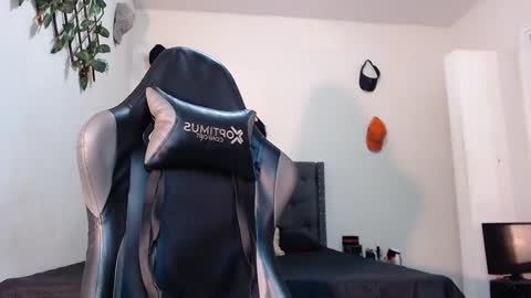 chris online show from January 30, 2025, 8:42 pm