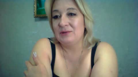 Snapshot of arielxloveresss chatting on October 3, 2025, 9:28 am ArielXLoveresss online show from October 3, 2025, 9:28 am