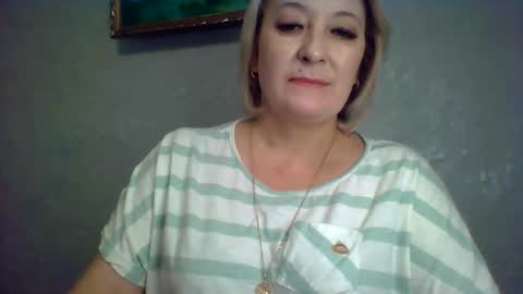 Snapshot of arielxloveresss chatting on November 16, 2025, 8:31 am ArielXLoveresss online show from November 16, 2025, 8:31 am