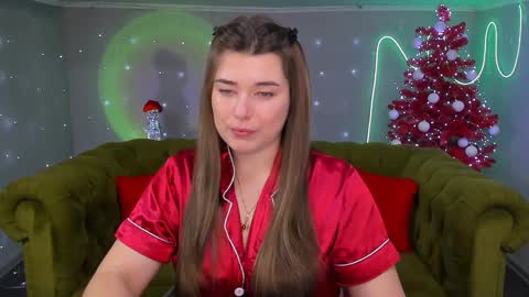 Snapshot of arigraynor chatting on December 12, 2024, 4:10 pm Ari online show from December 12, 2024, 4:10 pm