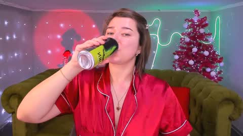 Snapshot of arigraynor chatting on December 31, 2024, 9:10 am Ari online show from December 31, 2024, 9:10 am