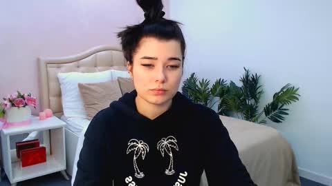 Snapshot of arigraynor chatting on October 21, 2025, 10:05 am Ari online show from October 21, 2025, 10:05 am