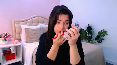 Snapshot of arigraynor chatting on November 22, 2025, 8:08 pm Ari online show from November 22, 2025, 8:08 pm