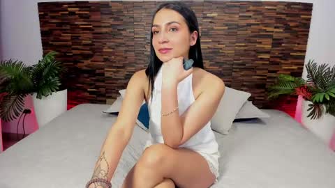 Snapshot of ariiaa_1 chatting on May 8, 2026, 5:13 am ARIANNA online show from May 8, 2026, 5:13 am
