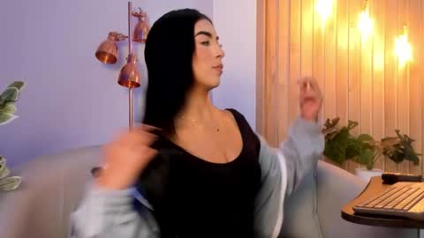 Snapshot of arirobert_ chatting on September 15, 2025, 4:34 am Ari Robert online show from September 15, 2025, 4:34 am