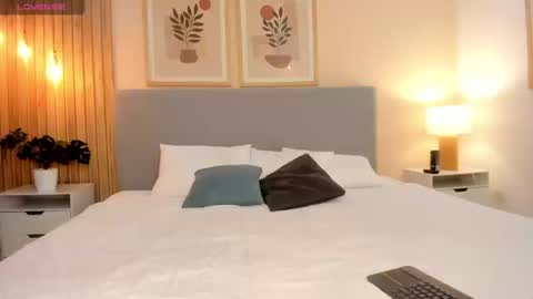 Snapshot of arirobert_ chatting on September 18, 2025, 4:36 am Ari Robert online show from September 18, 2025, 4:36 am