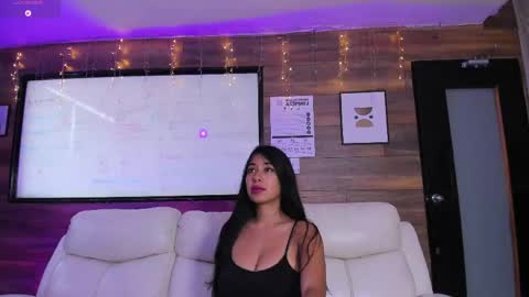 Snapshot of arisweett chatting on June 5, 2026, 12:44 pm Ari online show from June 5, 2026, 12:44 pm