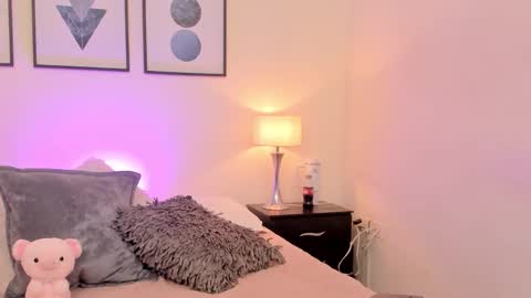   Nice to meet you  thumb up me please its important I  LOOK MY BIO DOWN online show from February 18, 2026, 6:09 am