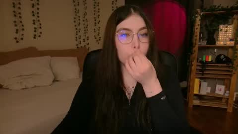 Snapshot of arizonaa_muse chatting on October 20, 2025, 1:28 am Astrid online show from October 20, 2025, 1:28 am