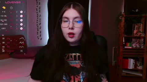 Snapshot of arizonaa_muse chatting on May 26, 2026, 11:39 am Astrid online show from May 26, 2026, 11:39 am