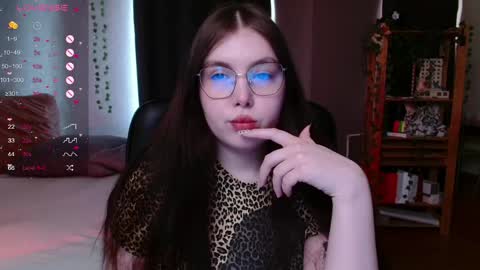 Snapshot of arizonaa_muse chatting on June 4, 2026, 9:04 am Astrid online show from June 4, 2026, 9:04 am